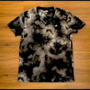 Hollister mens size med v-neck top,